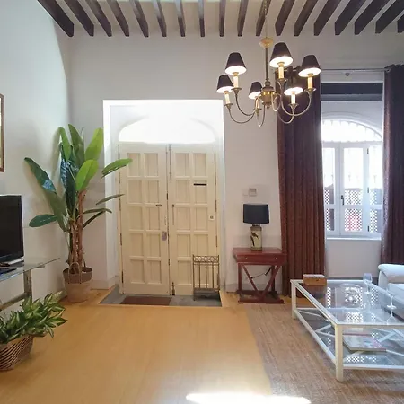 Genteel Casa Antonia Diaz *